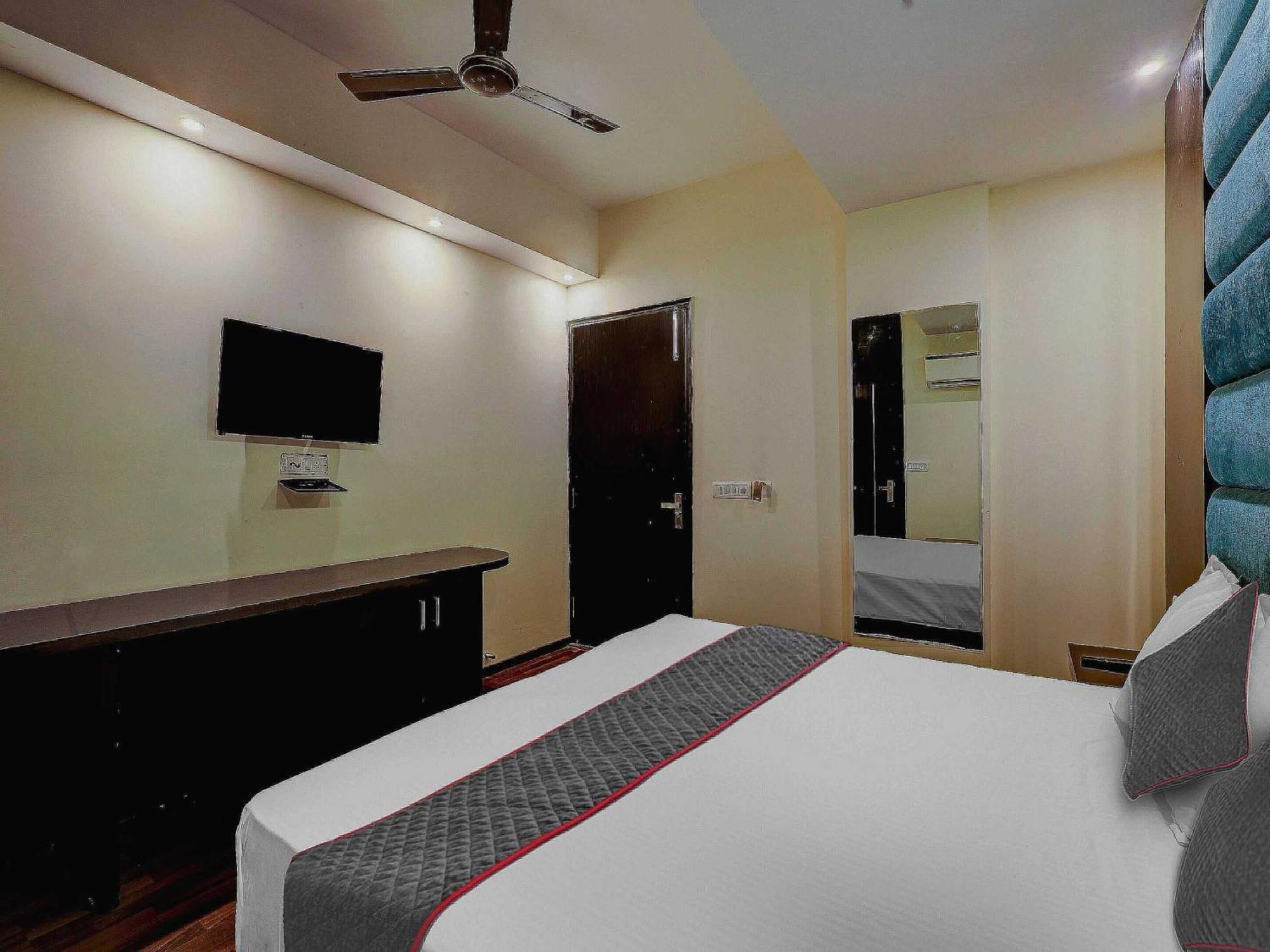 Townhouse Golden King Hotell New Delhi Exteriör bild