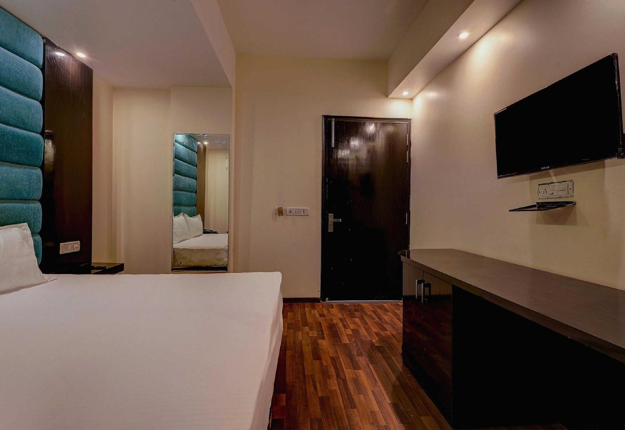 Townhouse Golden King Hotell New Delhi Exteriör bild